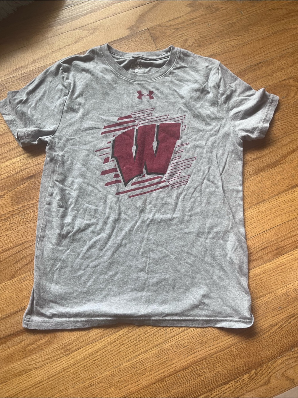 Boys grey Under Armour Wisconsin Badgers size Large
